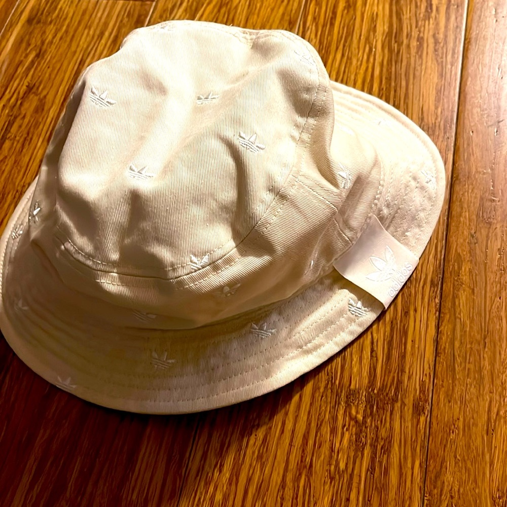 Adidas bucket hat